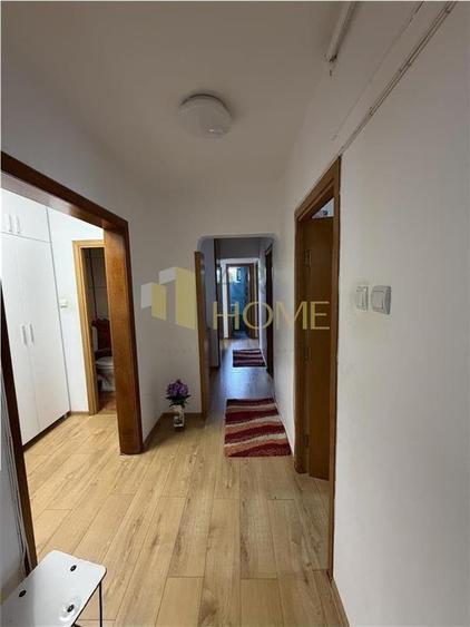 Apartament cu 4 camere decomandat, mobilat în Republicii