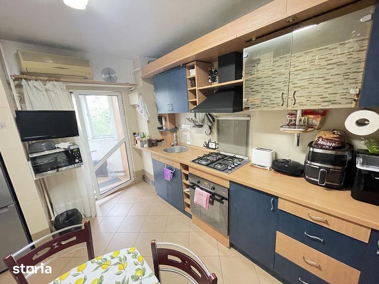 Apartament cu 3 camere decomandat în Nicolina