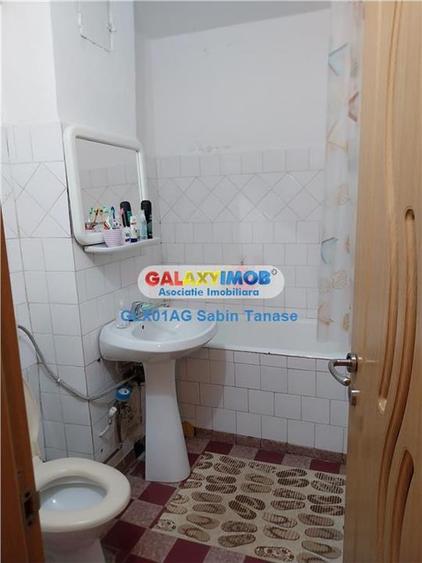 Apartament cu 3 camere decomandat, mobilat în Prundu