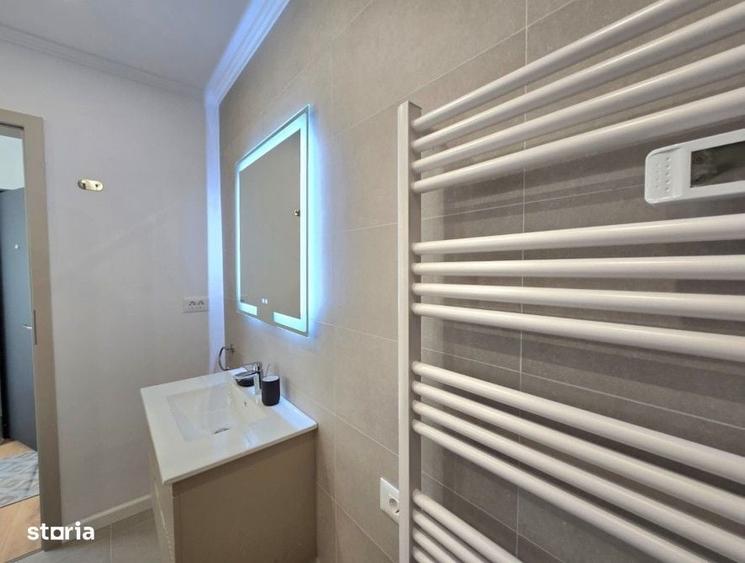Apartament cu 3 camere semidecomandat în Calea Victoriei
