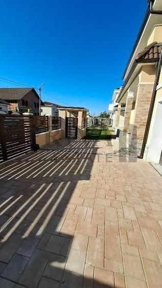 Casă individuală cu 6 camere cu Canalizare în Ghiroda