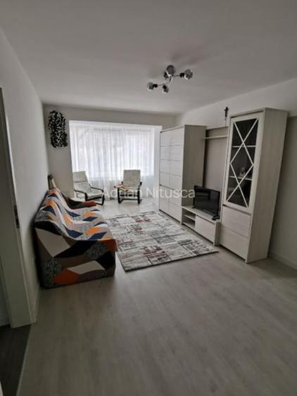Apartament cu 2 camere semidecomandat, mobilat în Sinaia