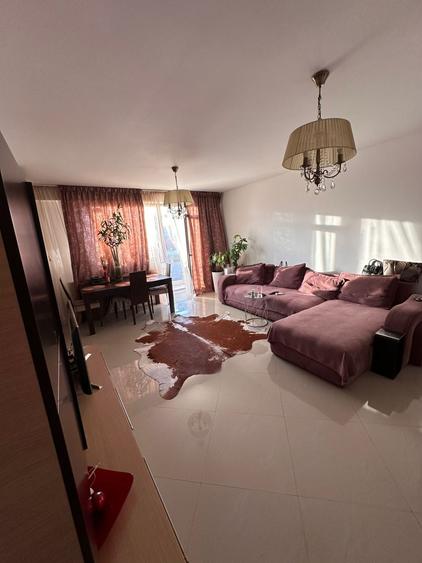 Apartament cu 3 camere decomandat în Energia