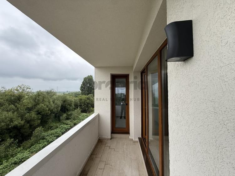 Apartament cu 3 camere decomandat în Tractorul