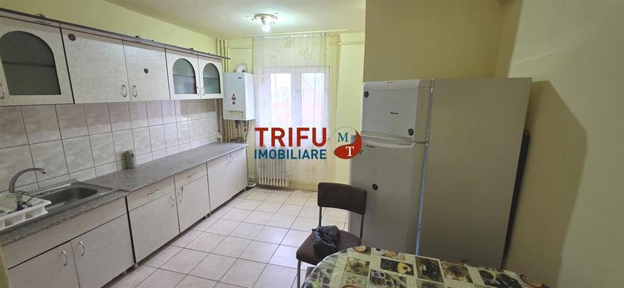 Apartament cu 3 camere decomandat, mobilat în Cetate