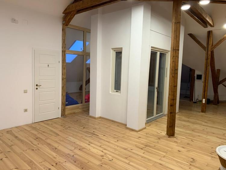 Casă individuală cu 12 camere cu Canalizare în Gruia