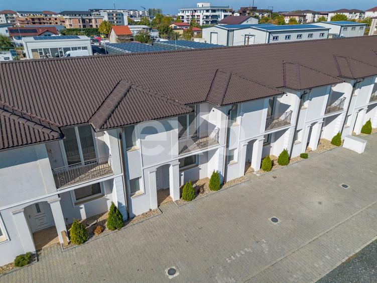 Casă cu 4 camere cu Canalizare în Giroc