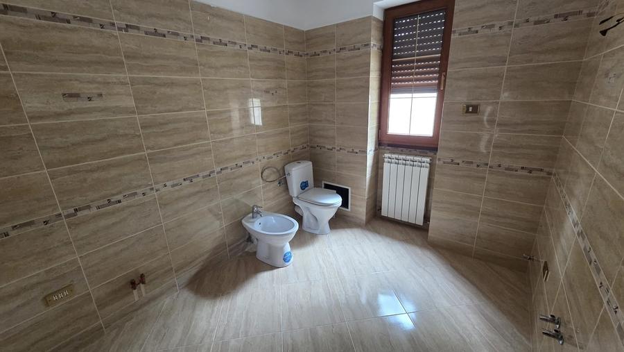 Casă individuală cu 6 camere cu Canalizare în Dancu