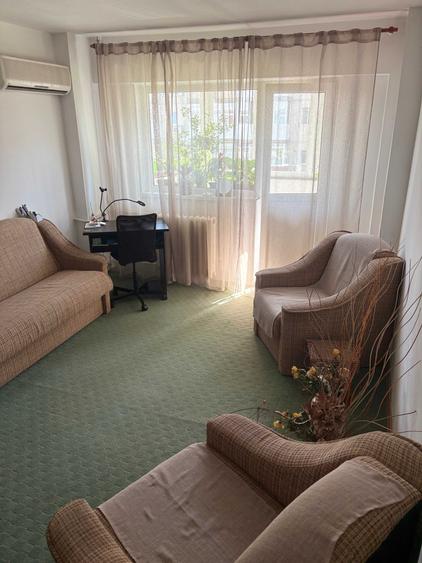 Apartament cu 3 camere decomandat în Valea Ialomiței