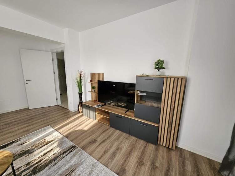 Apartament cu 3 camere decomandat, mobilat în Titan