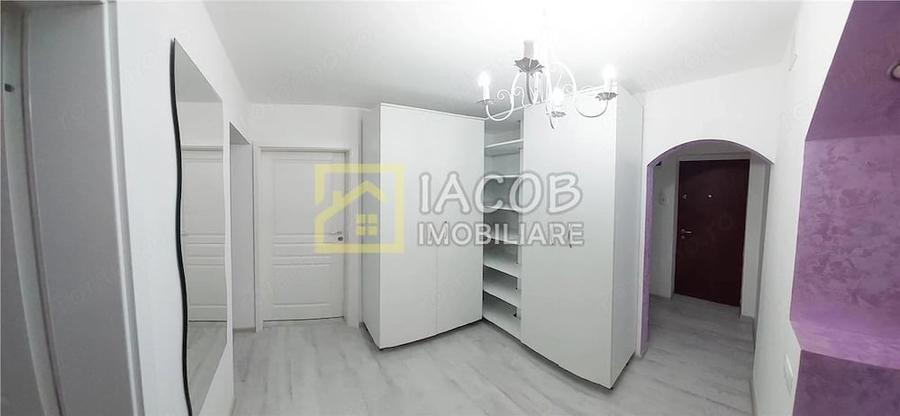 Apartament cu 3 camere decomandat în Republicii