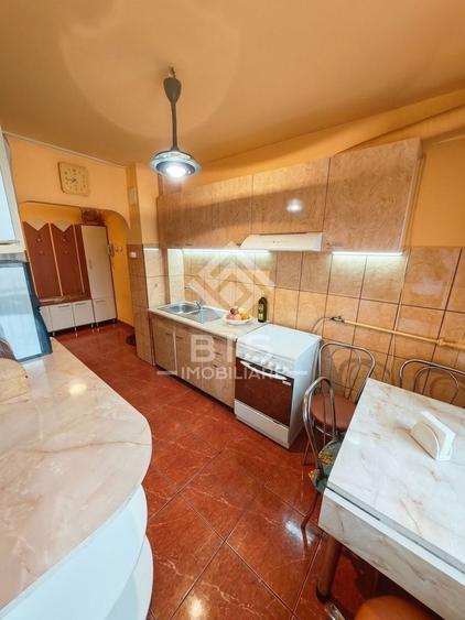Apartament cu 4 camere semidecomandat în Central