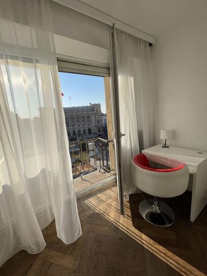 Apartament cu 3 camere semidecomandat în Universitate