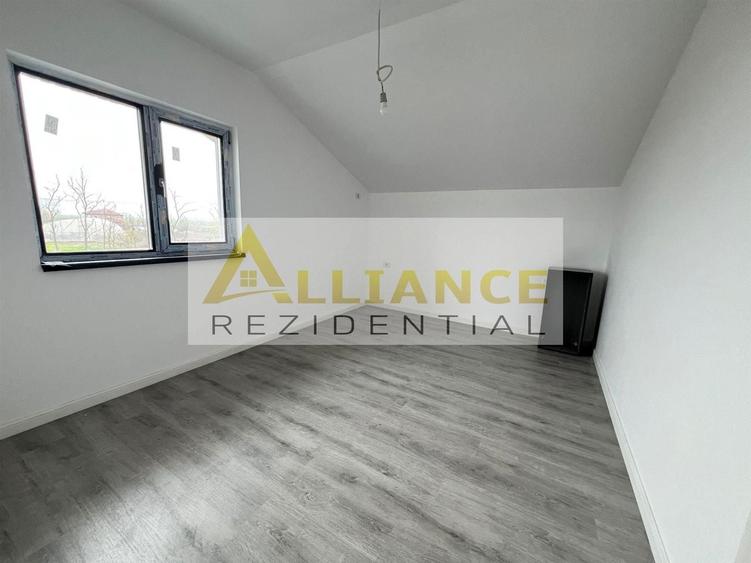 Casă individuală cu 4 camere decomandat cu Canalizare în Berceni