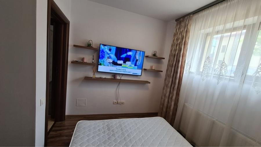 Apartament cu 2 camere decomandat în Roșu