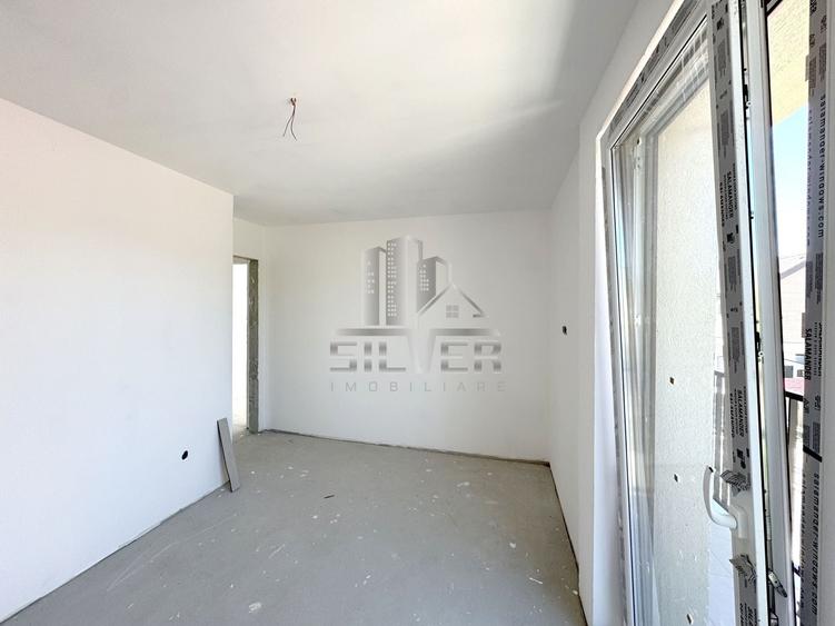 Duplex cu 5 camere cu Canalizare în Chinteni
