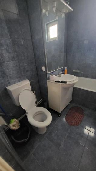 Apartament cu 3 camere decomandat în Micro 18