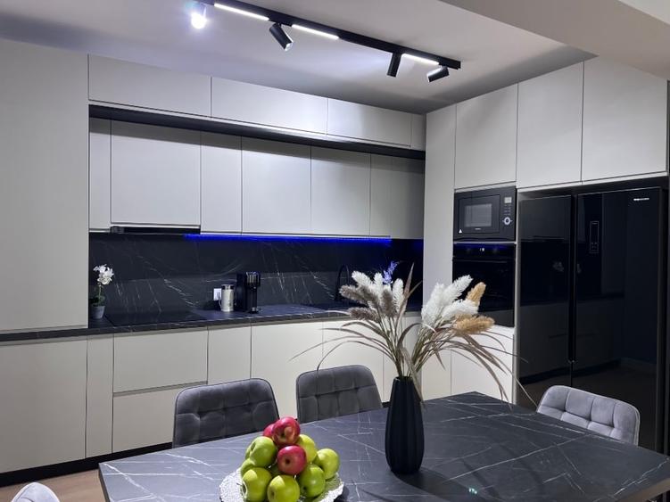 Apartament cu 4 camere decomandat, mobilat în Sisești
