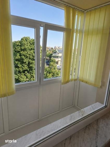 Apartament cu 3 camere decomandat în Calea București