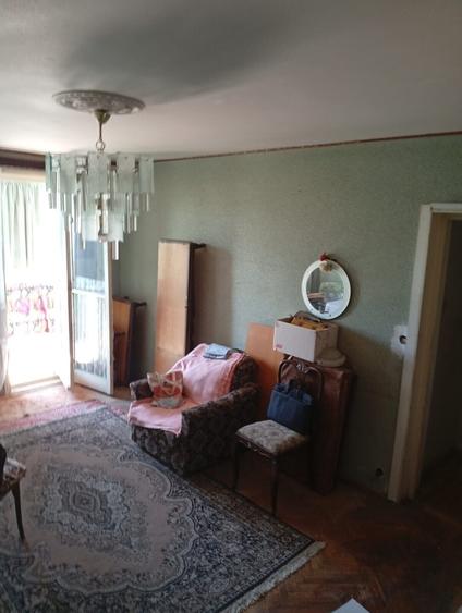 Apartament cu 3 camere semidecomandat în Titan