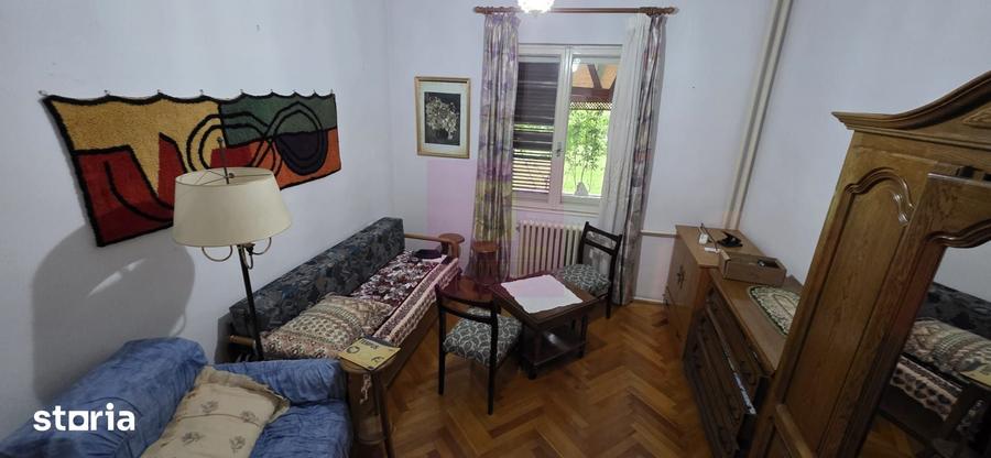 Casă cu 6 camere cu Teren 5116 Mp în Cornu
