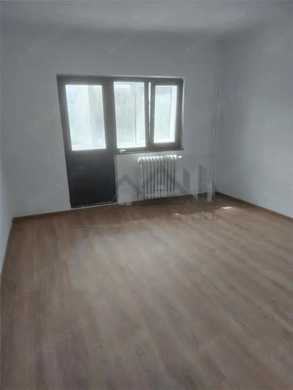 Garsonieră decomandată în Filiași