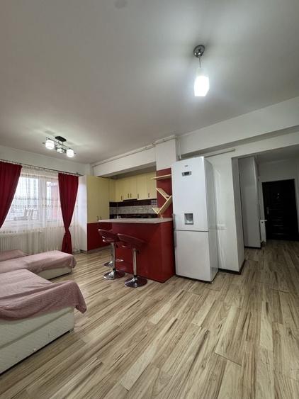 Apartament cu 3 camere semidecomandat în Letea