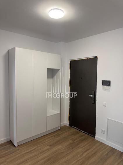 Apartament cu 3 camere semidecomandat, mobilat în Florești