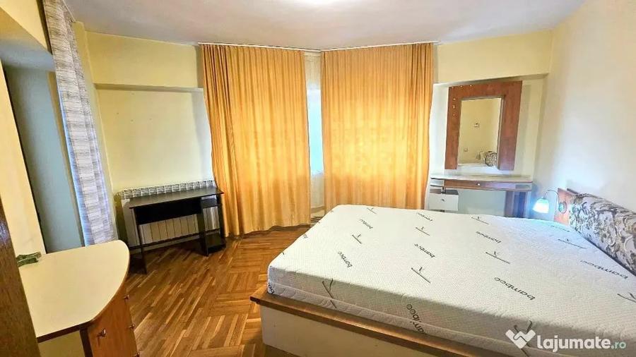 Apartament cu 3 camere decomandat în Independenței