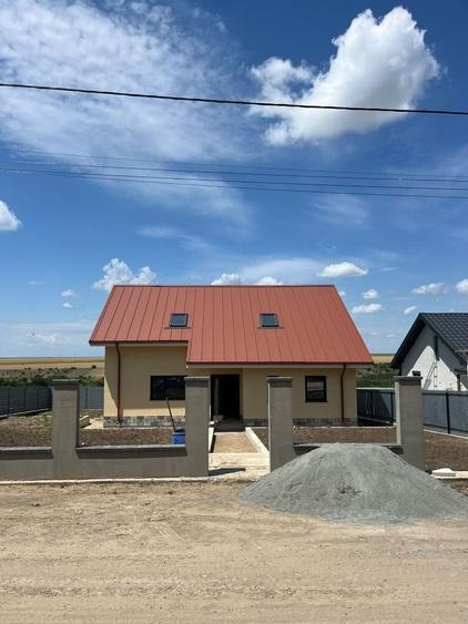 Casă cu 4 camere în Odaia Manolache
