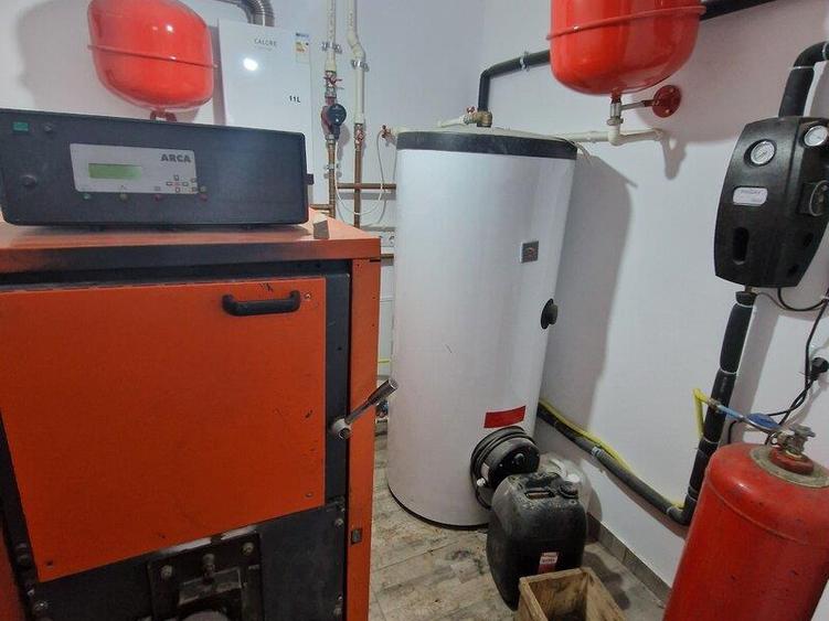 Duplex cu 12 camere cu Teren 1000 Mp în Romanii de Sus