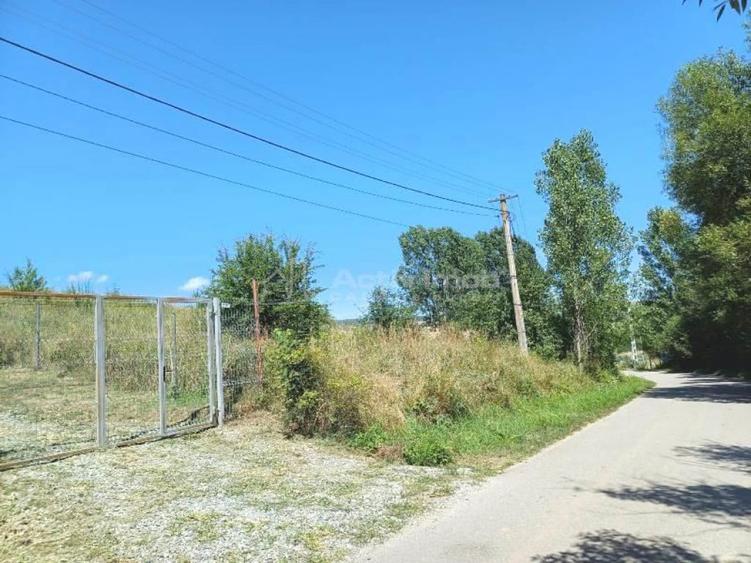 Teren de 2000 mp, în Ciurila