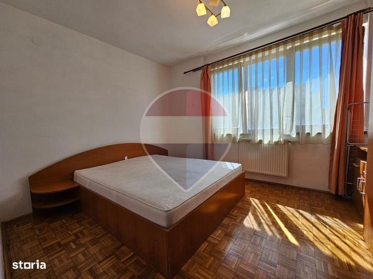 Apartament cu 3 camere semidecomandat în Central