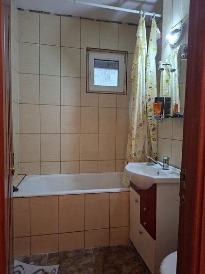 Apartament cu 3 camere decomandat în Dristor