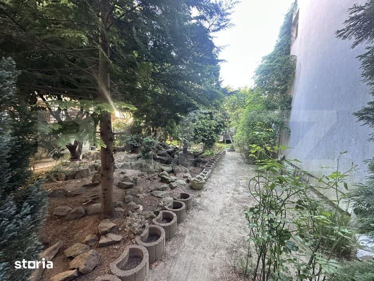 Casă cu 5 camere decomandat cu Teren 311 Mp în Central