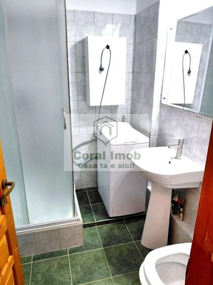 Apartament cu 2 camere semidecomandat, mobilat în Pajura