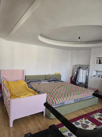 Casă cu 4 camere cu Teren 214 Mp în Roșu