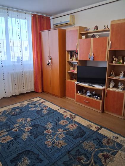 Apartament cu 4 camere semidecomandat în Drumul Taberei