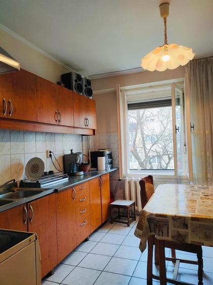 Apartament cu 3 camere decomandat în Rogerius