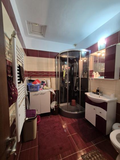 Casă individuală cu 3 camere cu Canalizare în Central