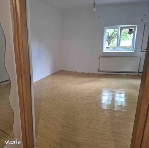 Casă cu 2 camere cu Teren 300 Mp în Andronache