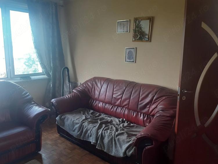 Apartament cu 3 camere semidecomandat în Hipodrom