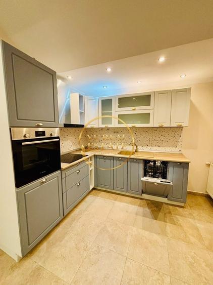 Apartament cu 4 camere decomandat în Trocadero