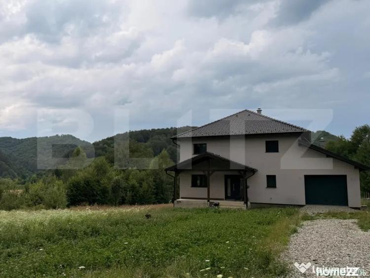 Casă cu 4 camere cu Teren 4150 Mp în Cheile Râșnoavei