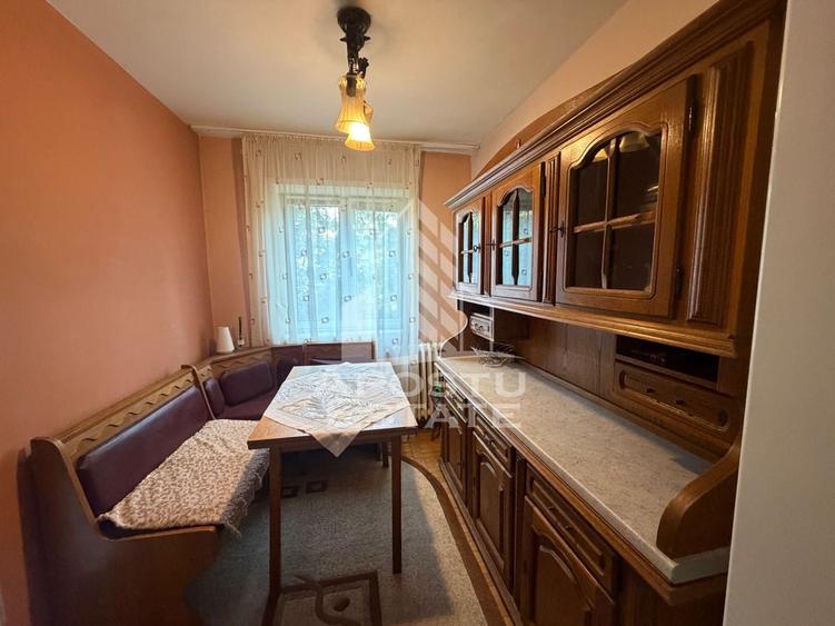 Apartament cu 3 camere semidecomandat, mobilat în Dacia