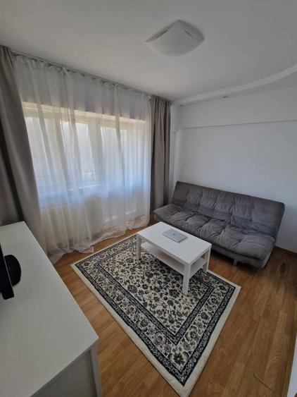 Apartament cu 3 camere decomandat în Călărași