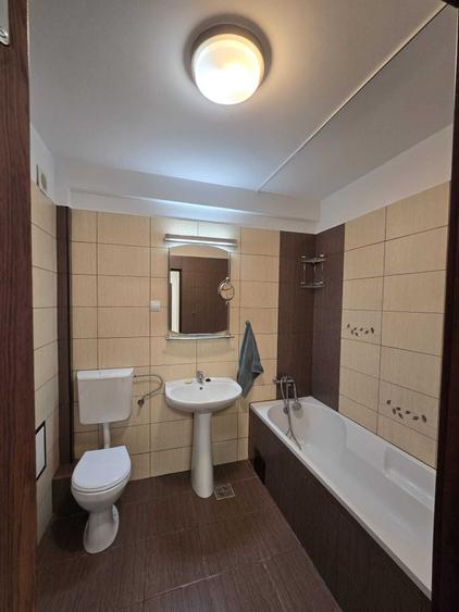 Apartament cu 3 camere decomandat în Baciu