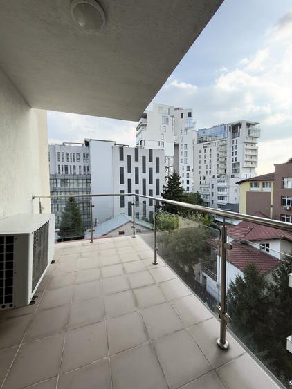 Apartament cu 4 camere semidecomandat, mobilat în Aviației
