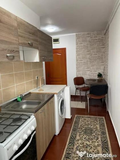 Garsonieră decomandată în Central