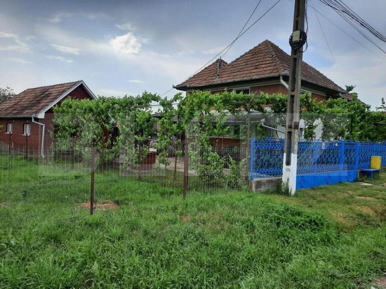 Casă cu 2 camere cu Teren 700 Mp în Central